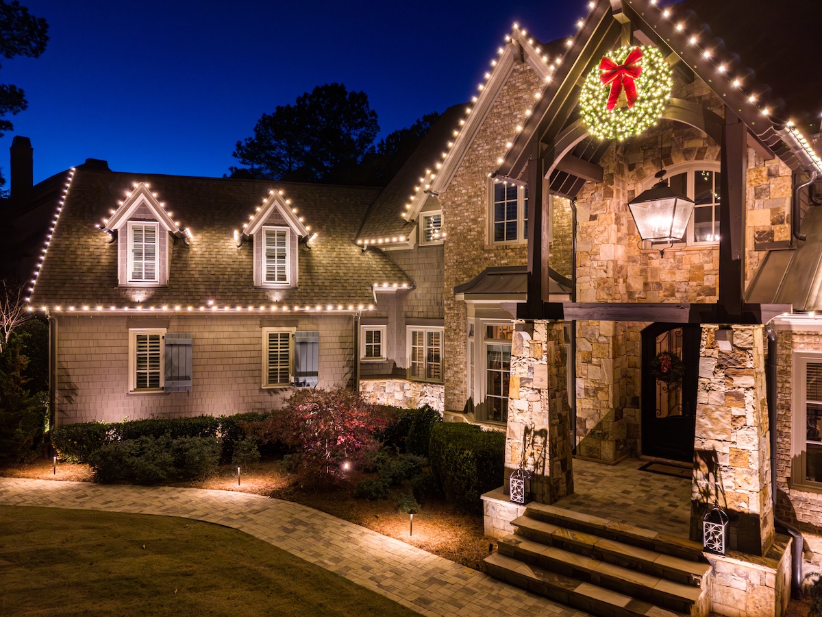professional permanent holiday roofline lighting